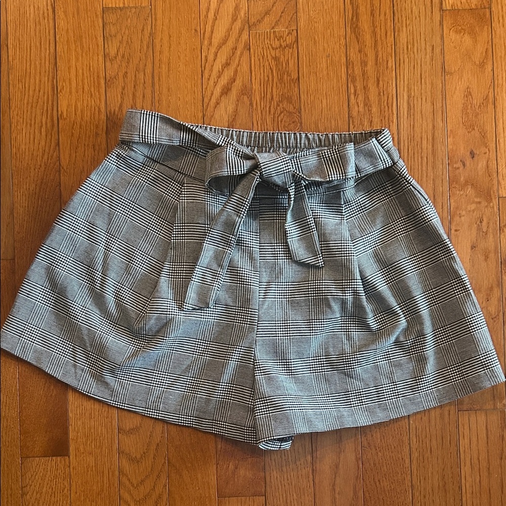 Forever 21 Plaid Tie-Waist Shorts in Gray Black Plaid Sz Small